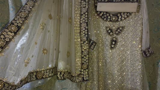maxi golden black work