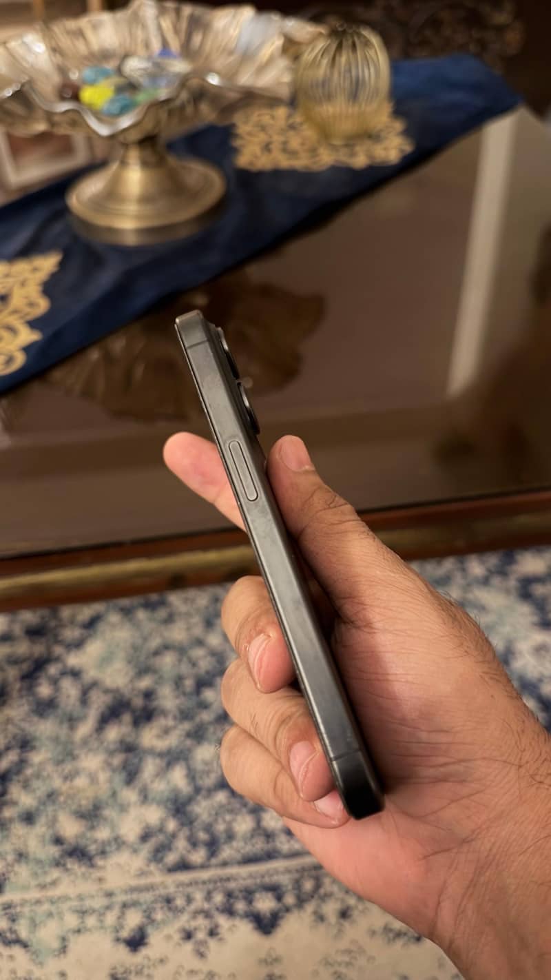 Apple iPhone 15 Pro 2