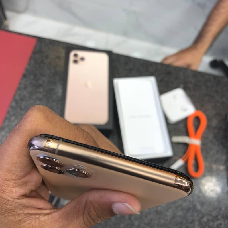 Apple iPhone 11 Pro Max 7