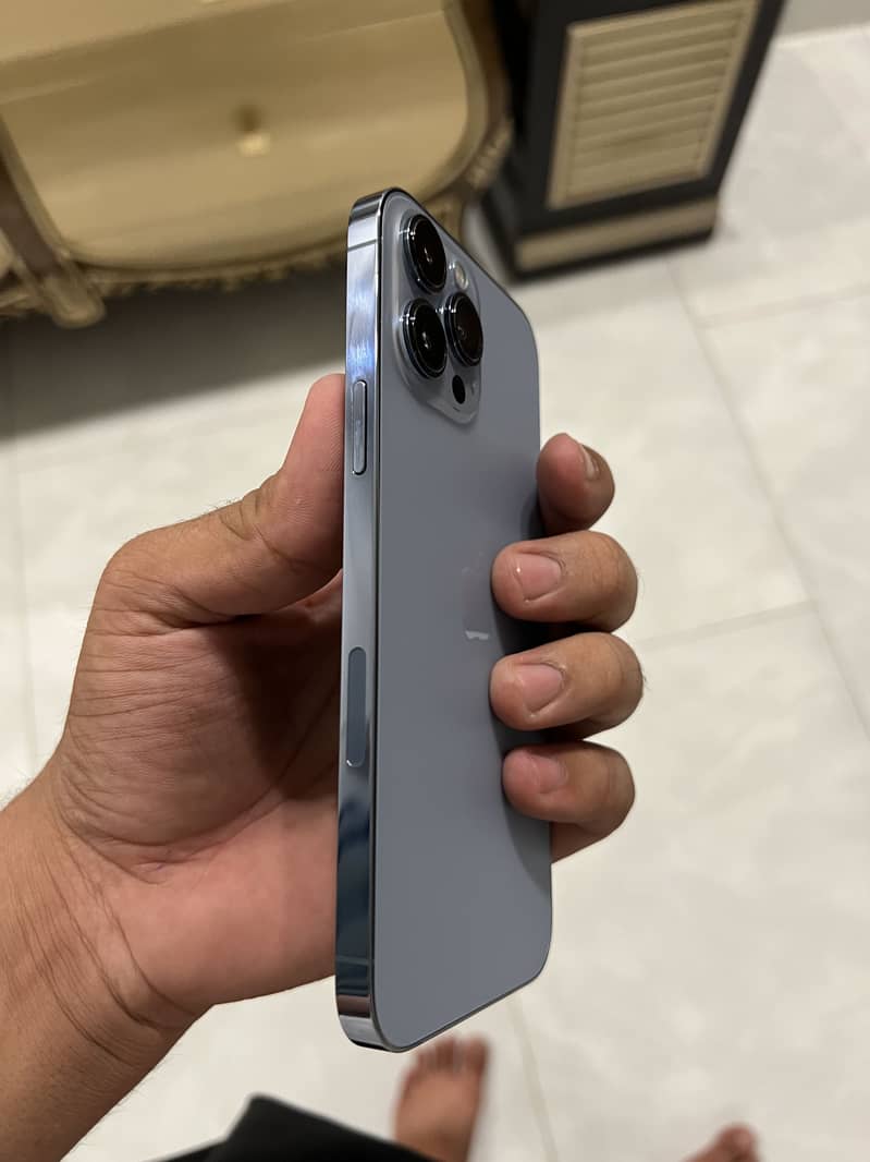 Apple iPhone 13 Pro Max 1