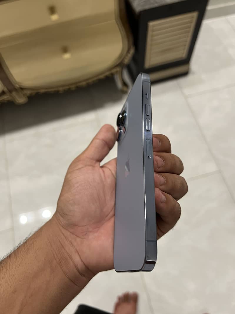 Apple iPhone 13 Pro Max 2