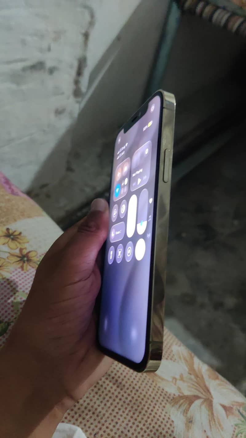 Apple iPhone 12 Pro 1