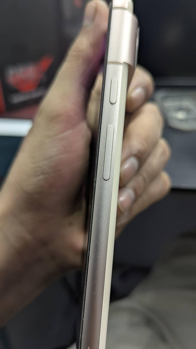 Google Pixel 8 4