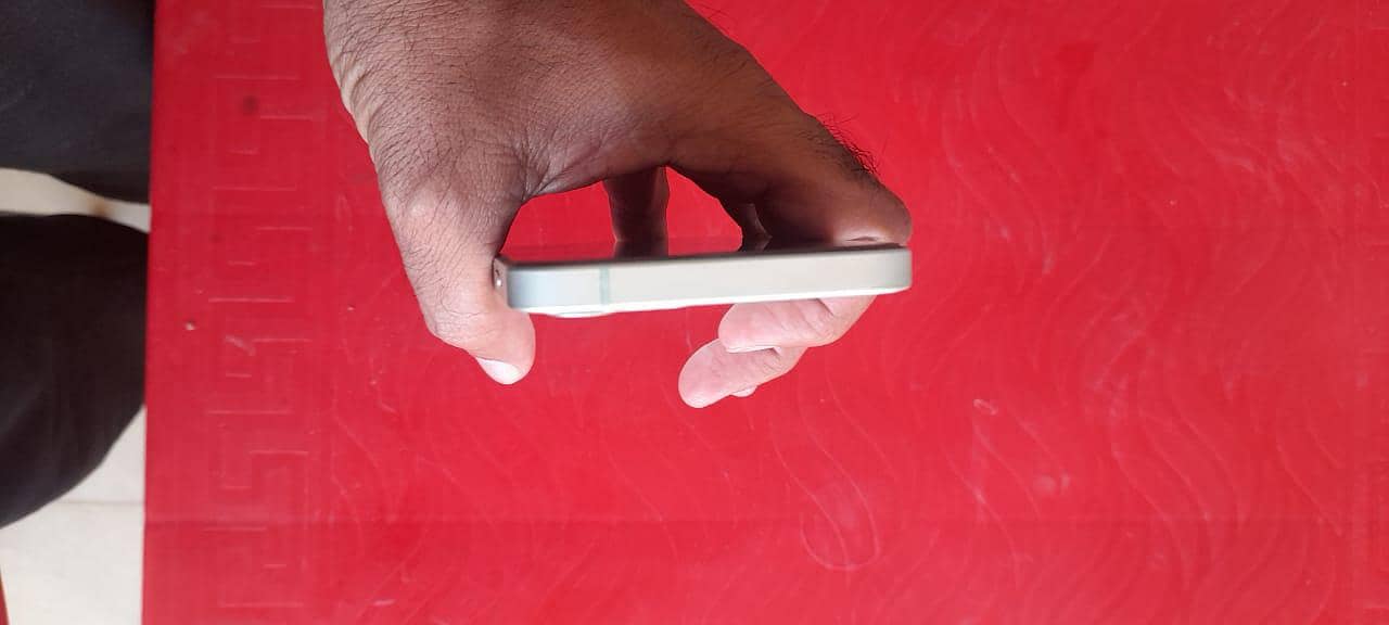 Apple iPhone 12 4