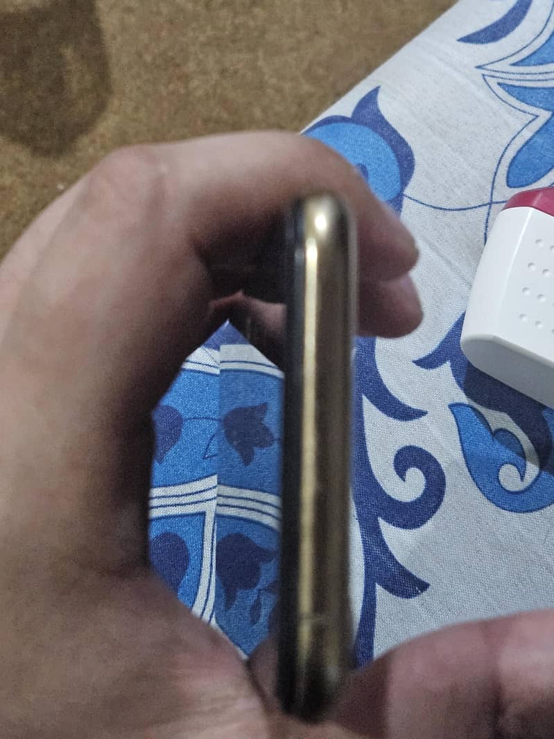 Apple iPhone XS 3