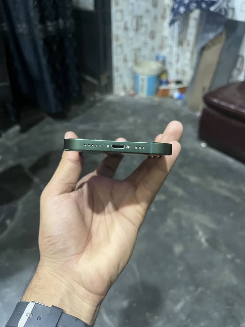Apple iPhone 13 2