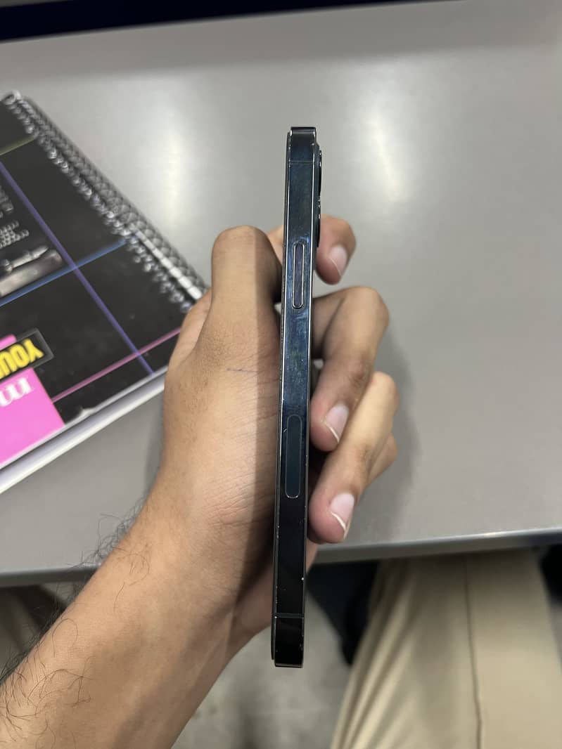 Apple iPhone 12 Pro 3