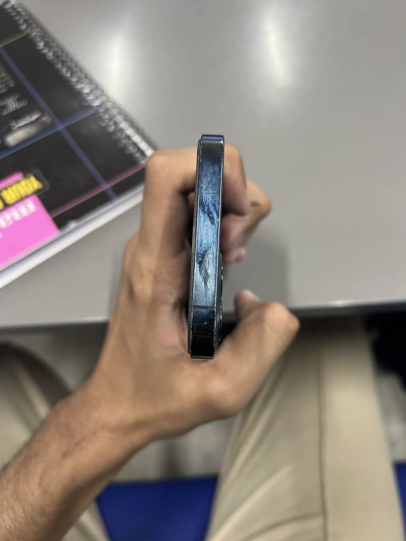 Apple iPhone 12 Pro 4