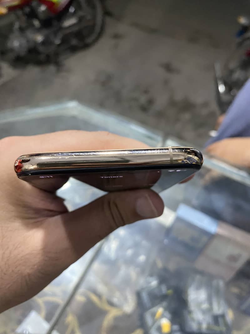 Apple iPhone XS 1