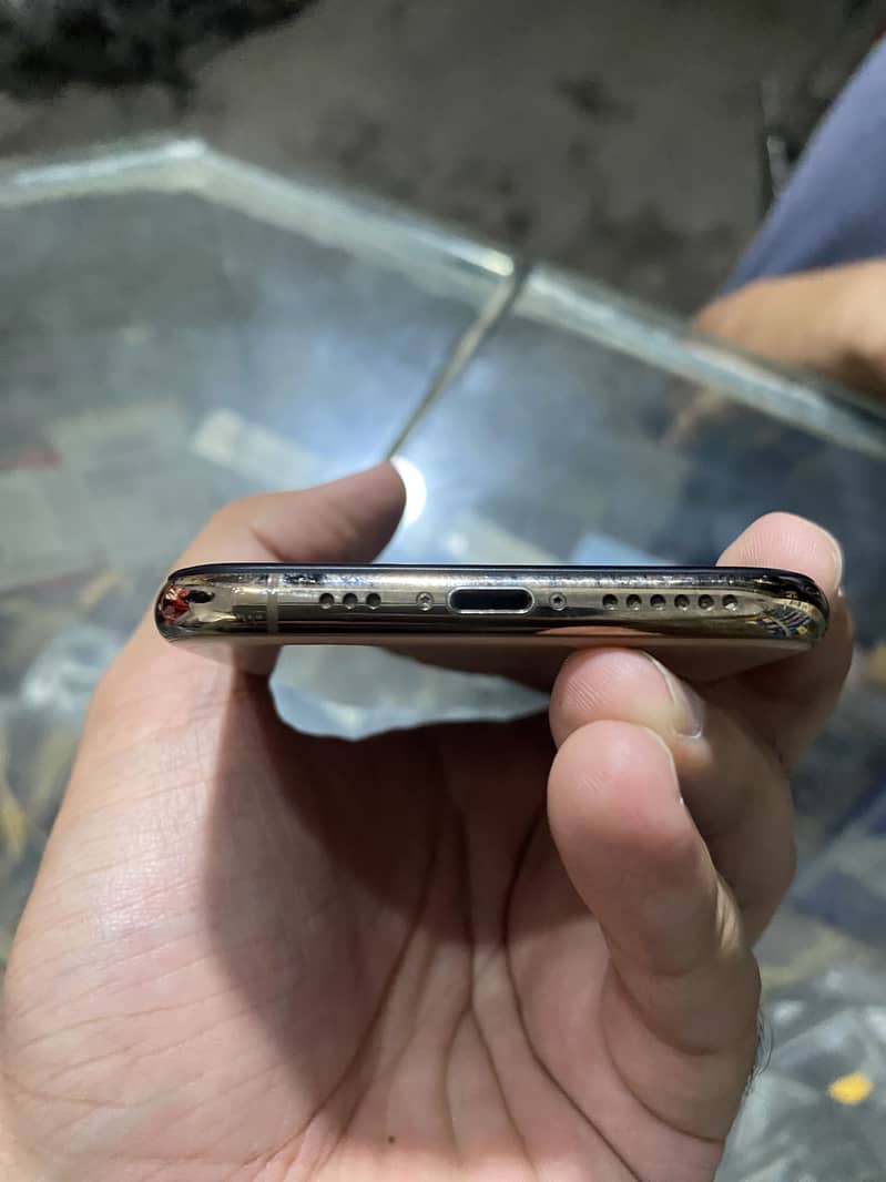 Apple iPhone XS 5
