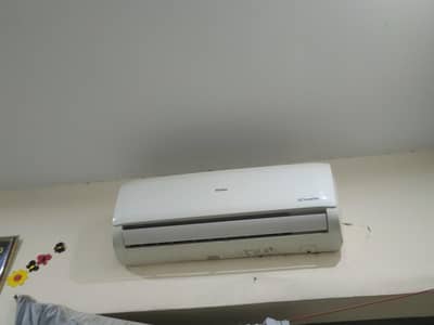 Haiwr Invertor 1 Ton Ac 2 season Used Dealer and shop keeper stay away