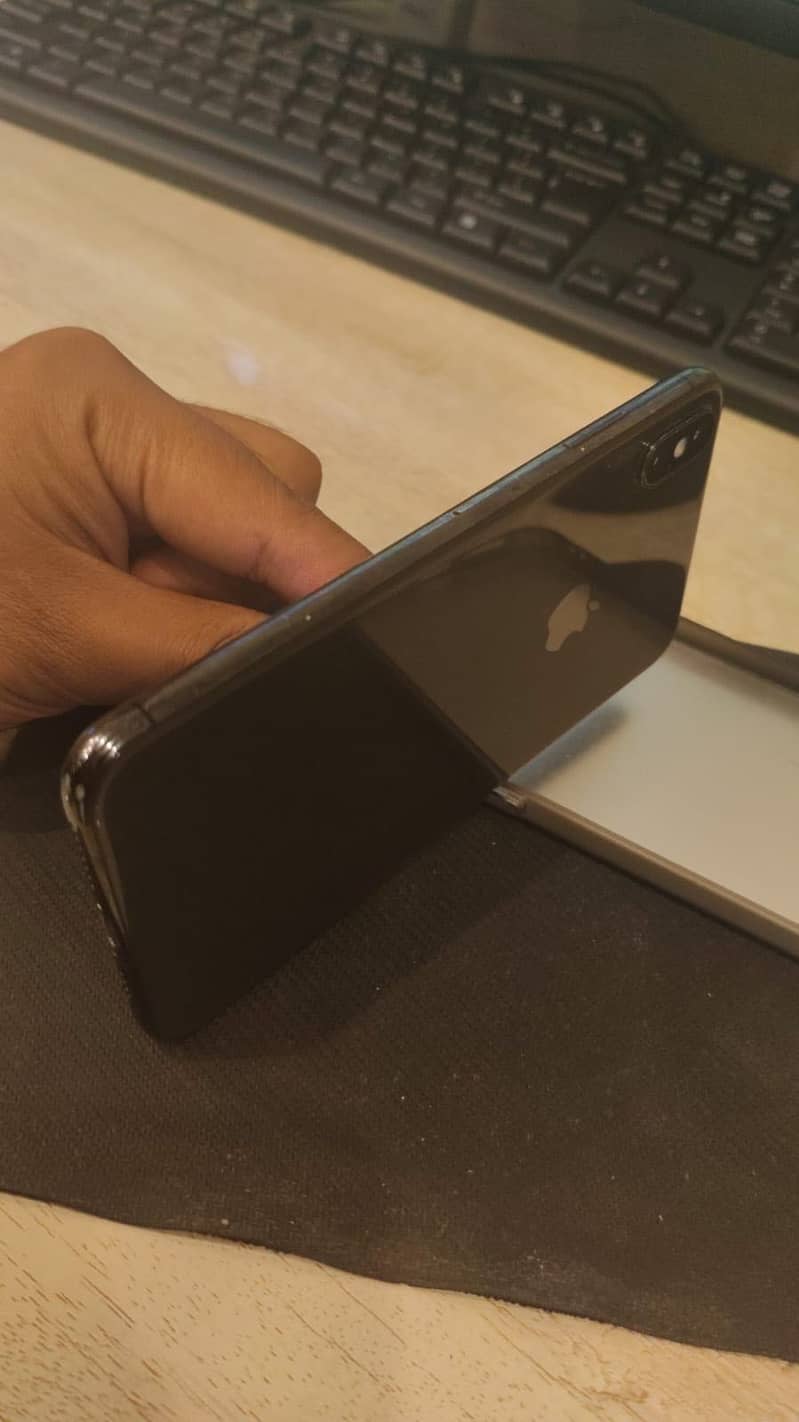 Apple iPhone XS Max 1