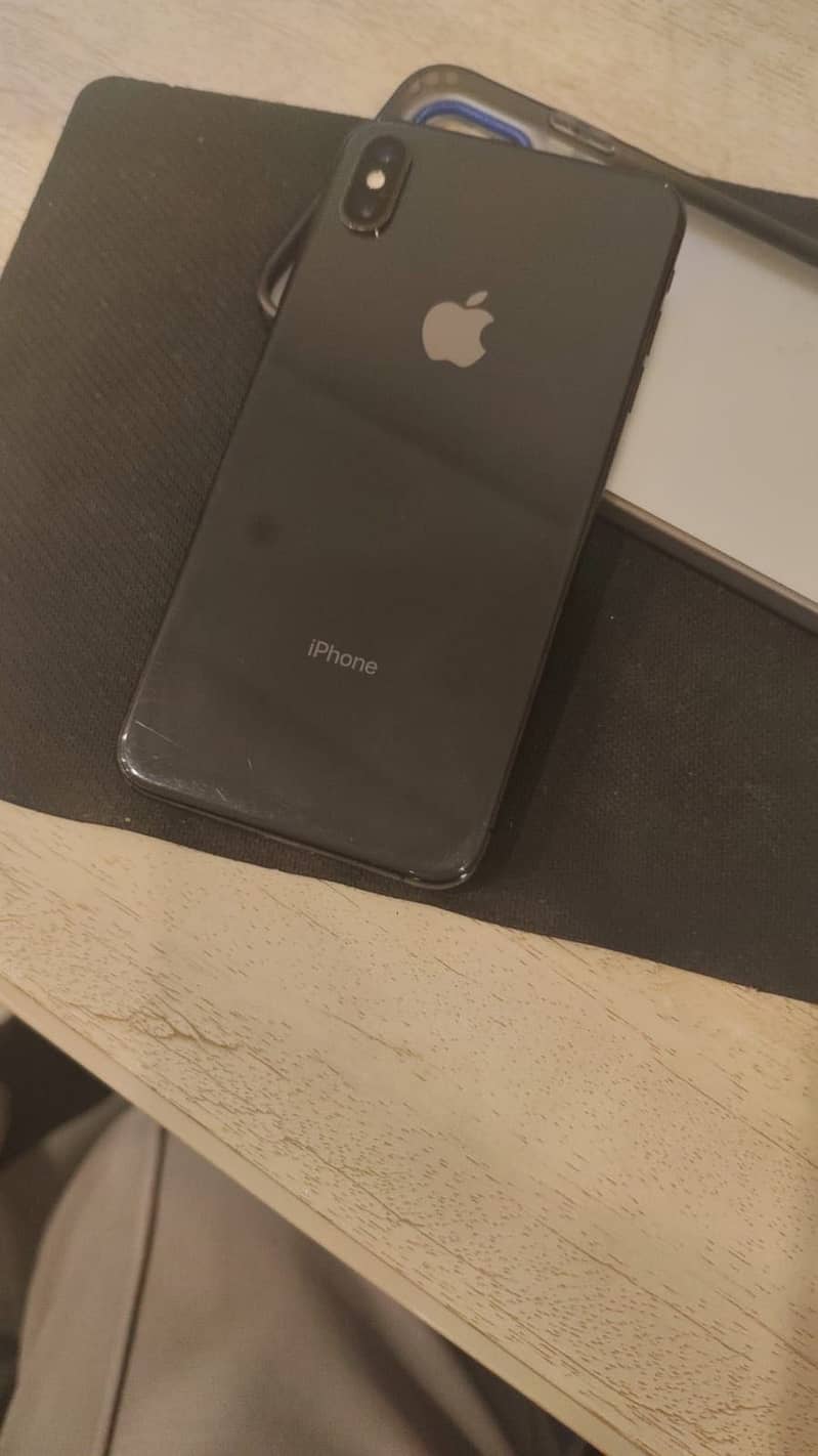 Apple iPhone XS Max 3