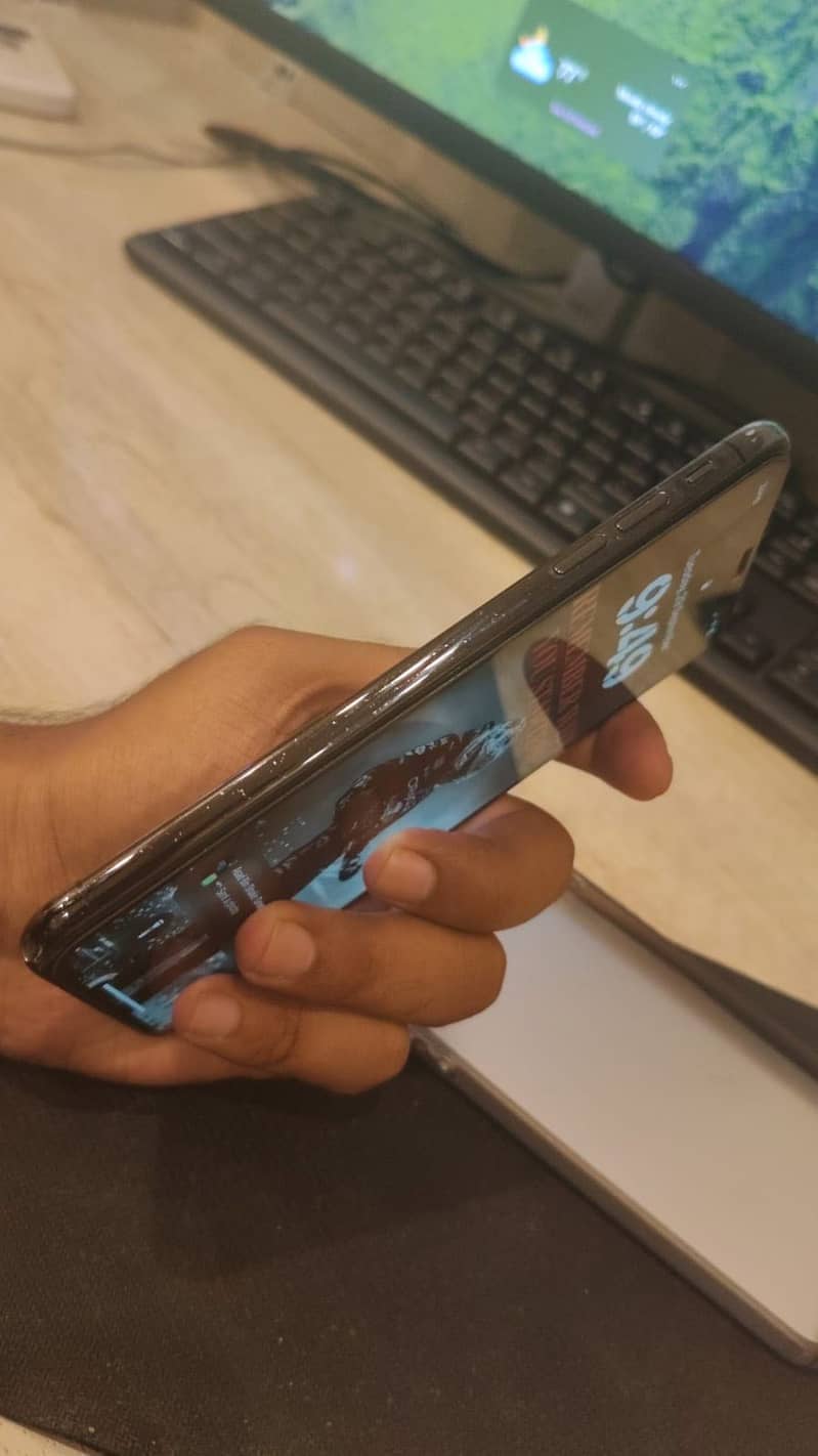 Apple iPhone XS Max 5