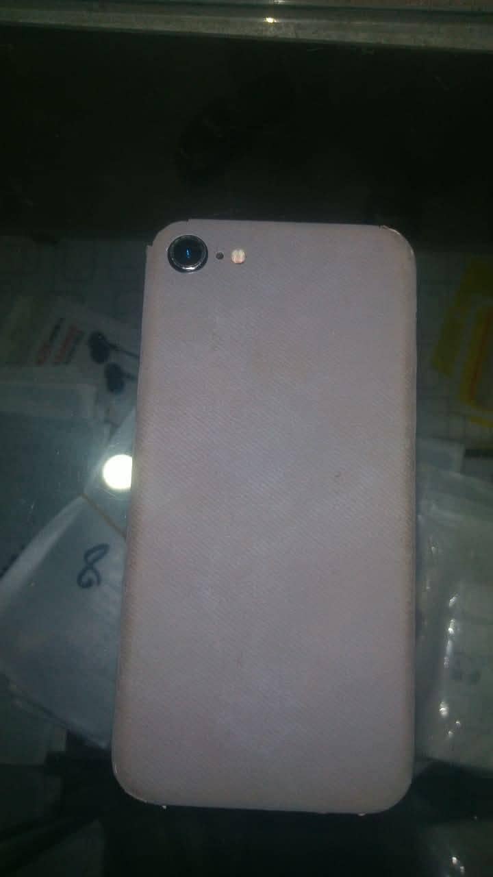 Apple iPhone 7 0