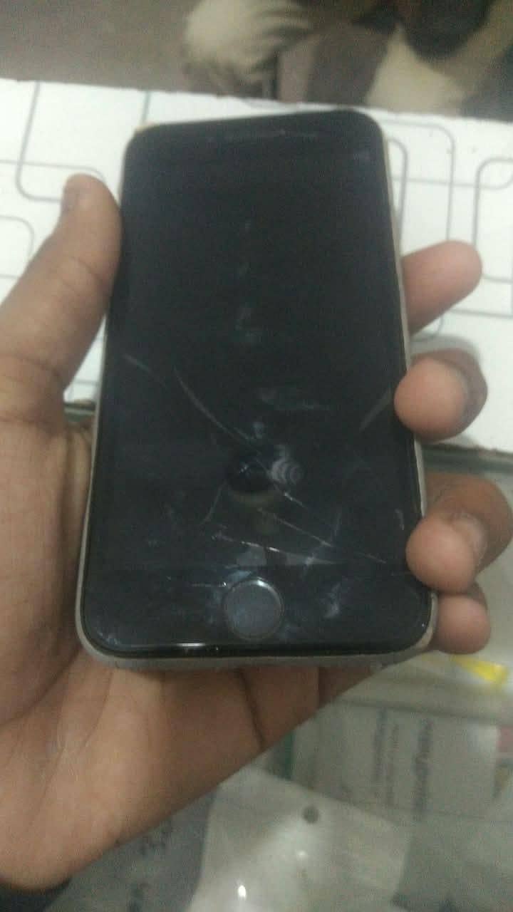 Apple iPhone 7 1