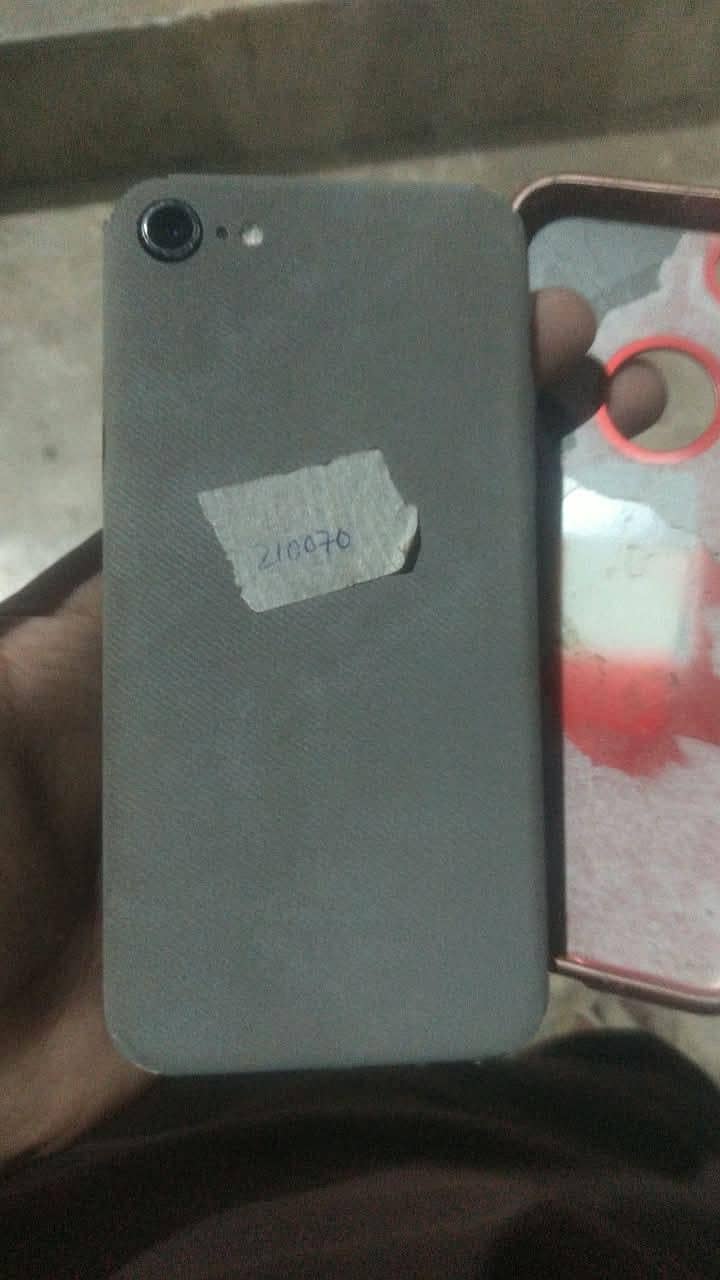 Apple iPhone 7 2
