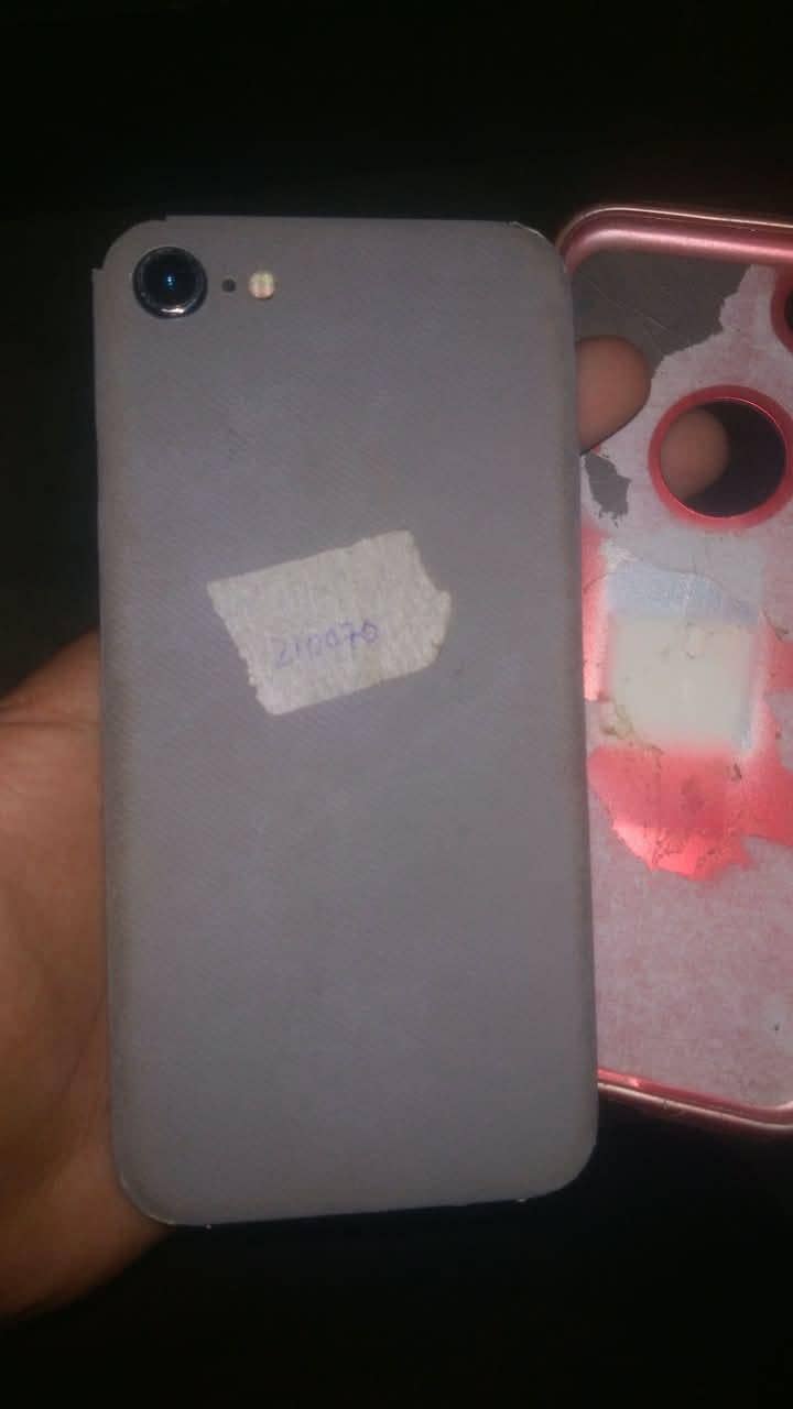 Apple iPhone 7 3
