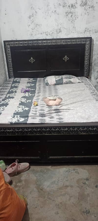 King size bed for sale without matress