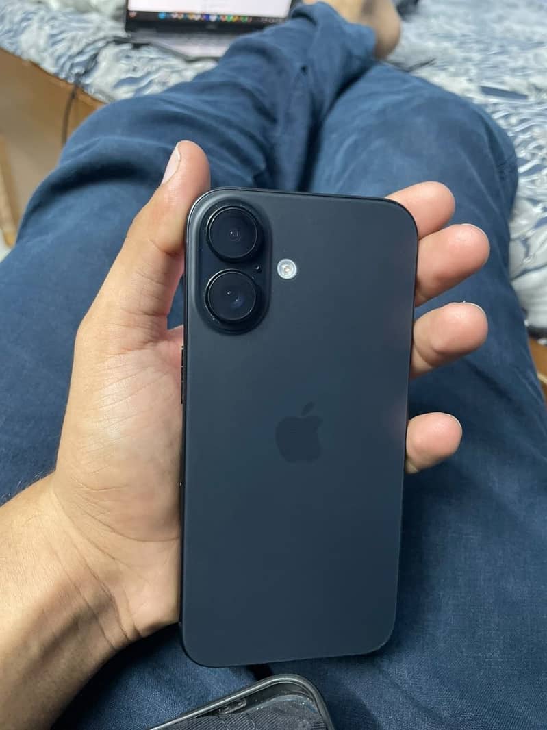Apple iPhone 16 JV 1