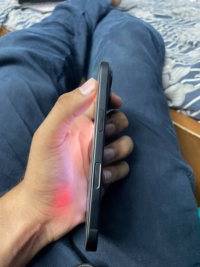 Apple iPhone 16 JV 4