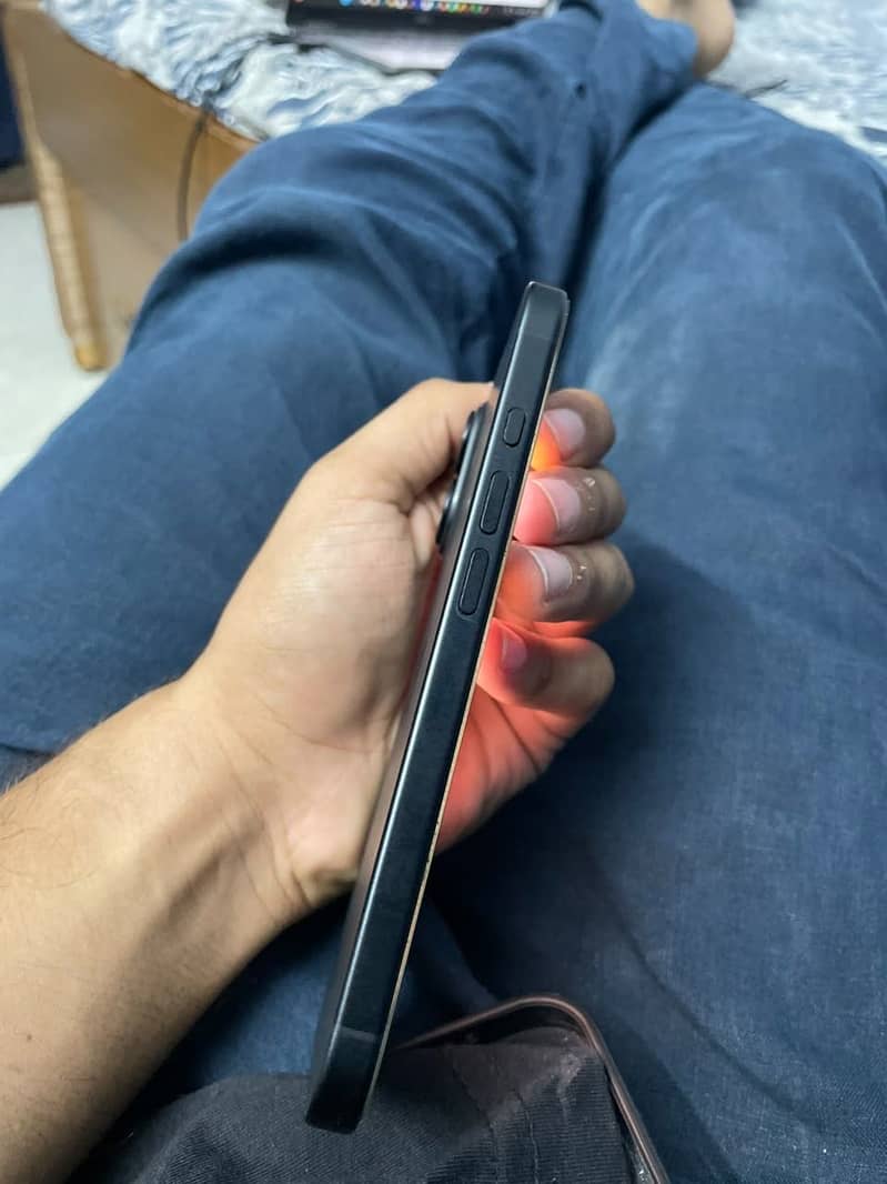 Apple iPhone 16 JV 5