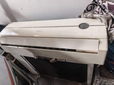 GREE 1 Ton AC for sale . . Excellent cooling . . Recently Serviced