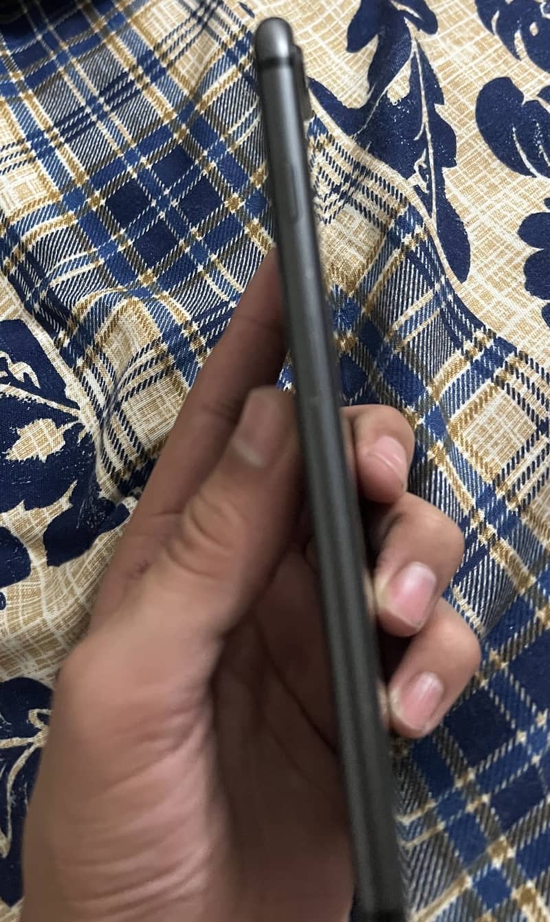 Apple iPhone 8 Plus 3