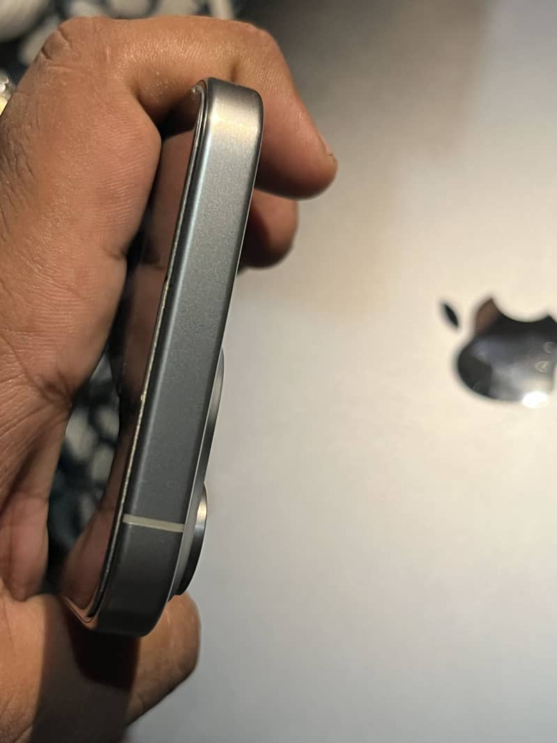 Apple iPhone 15 Pro Max 1
