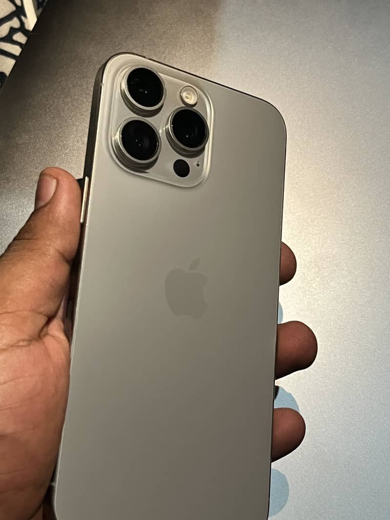 Apple iPhone 15 Pro Max 2