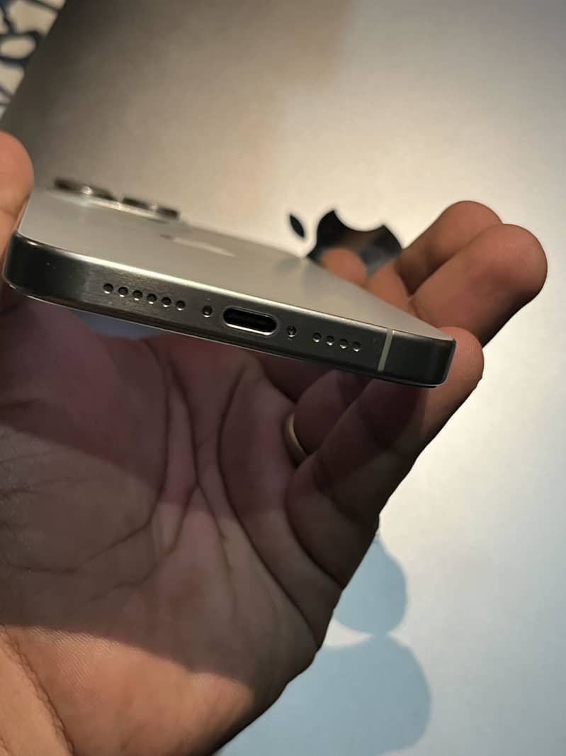 Apple iPhone 15 Pro Max 7