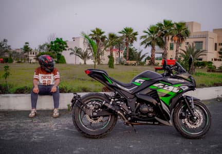 Kawasaki Ninja 250cc price: 5,50,000/-