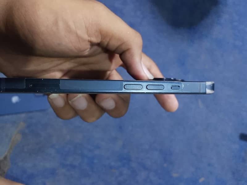 Apple iPhone 13 0