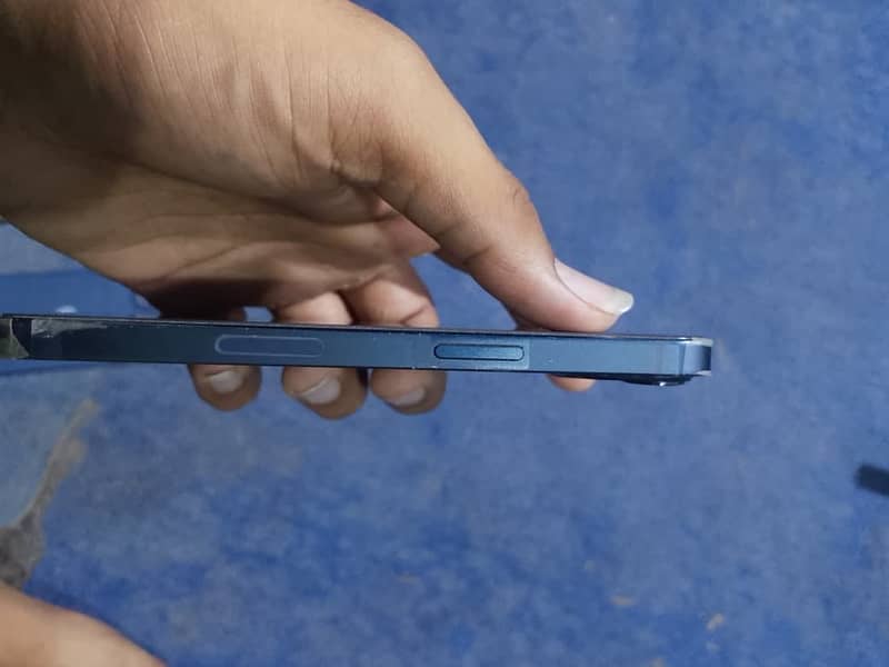 Apple iPhone 13 2