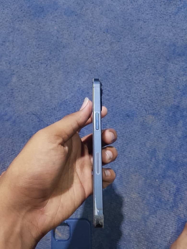 Apple iPhone 13 4