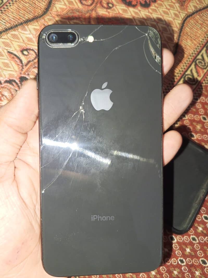 Apple iPhone 8 Plus 1