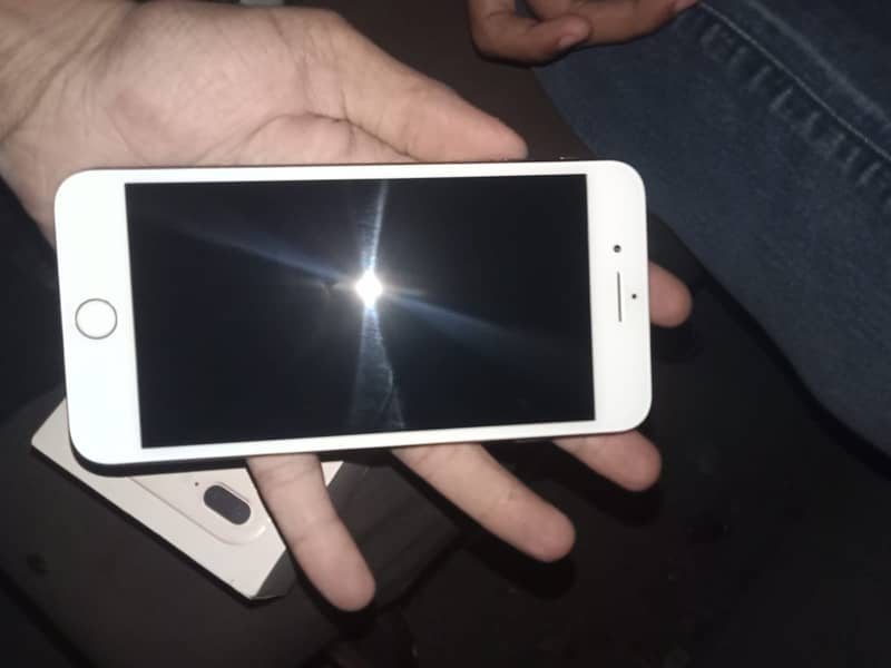 Apple iPhone 8 Plus 4