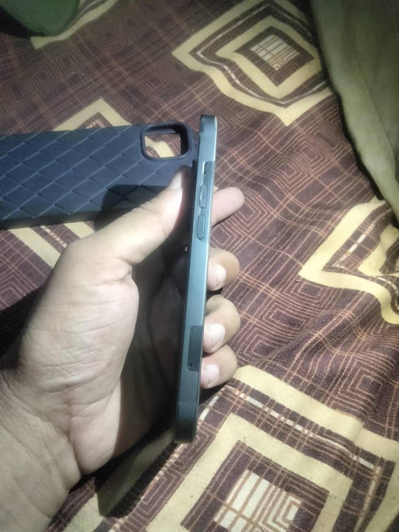 Apple iPhone 13 2