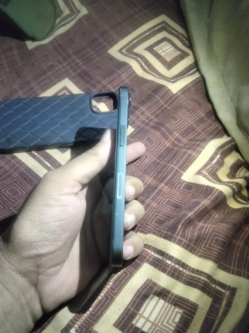 Apple iPhone 13 3