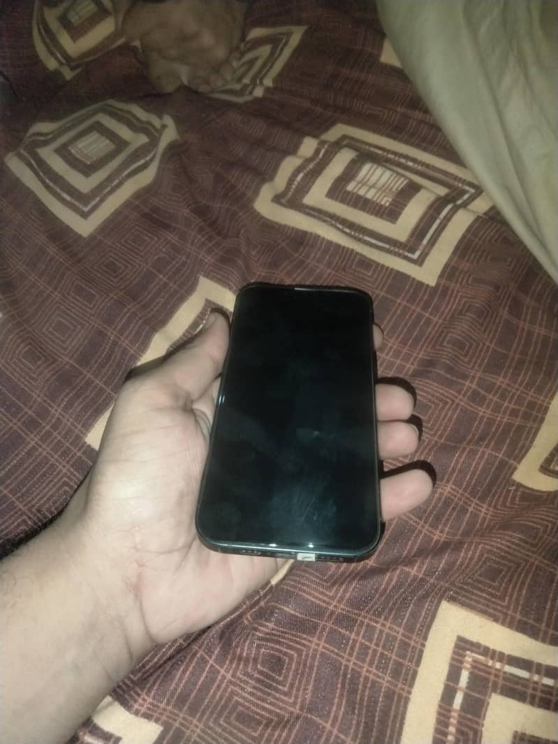 Apple iPhone 13 5