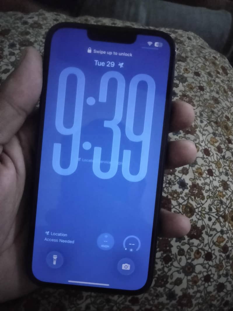 Apple iPhone 13 8