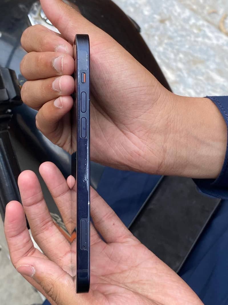 Apple iPhone 12 1
