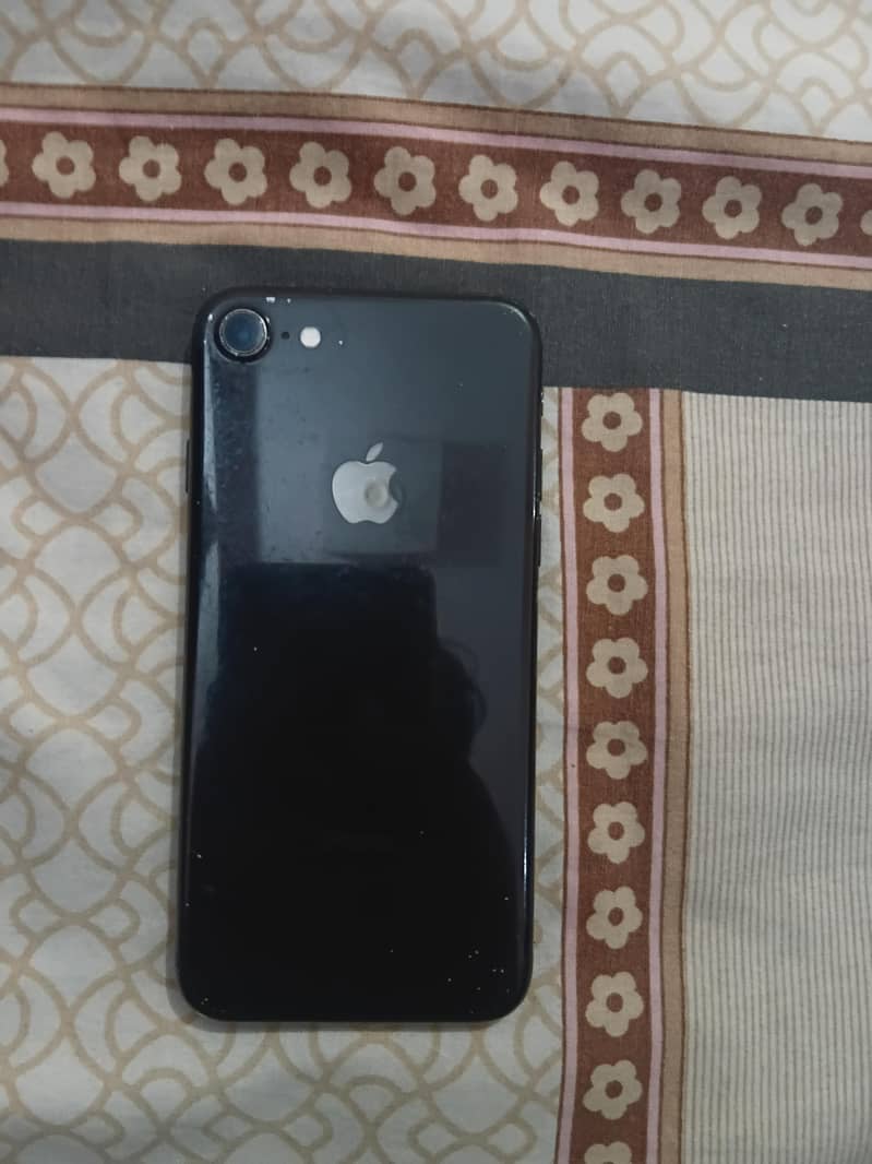 Apple iPhone 7 0