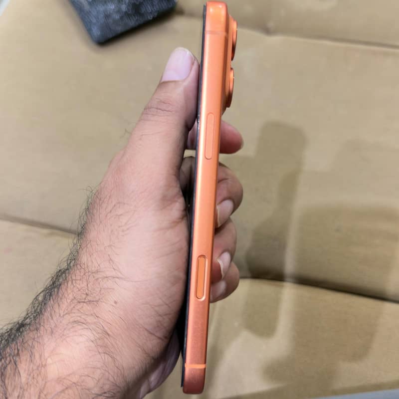 Apple iPhone 17 Pro Max 4
