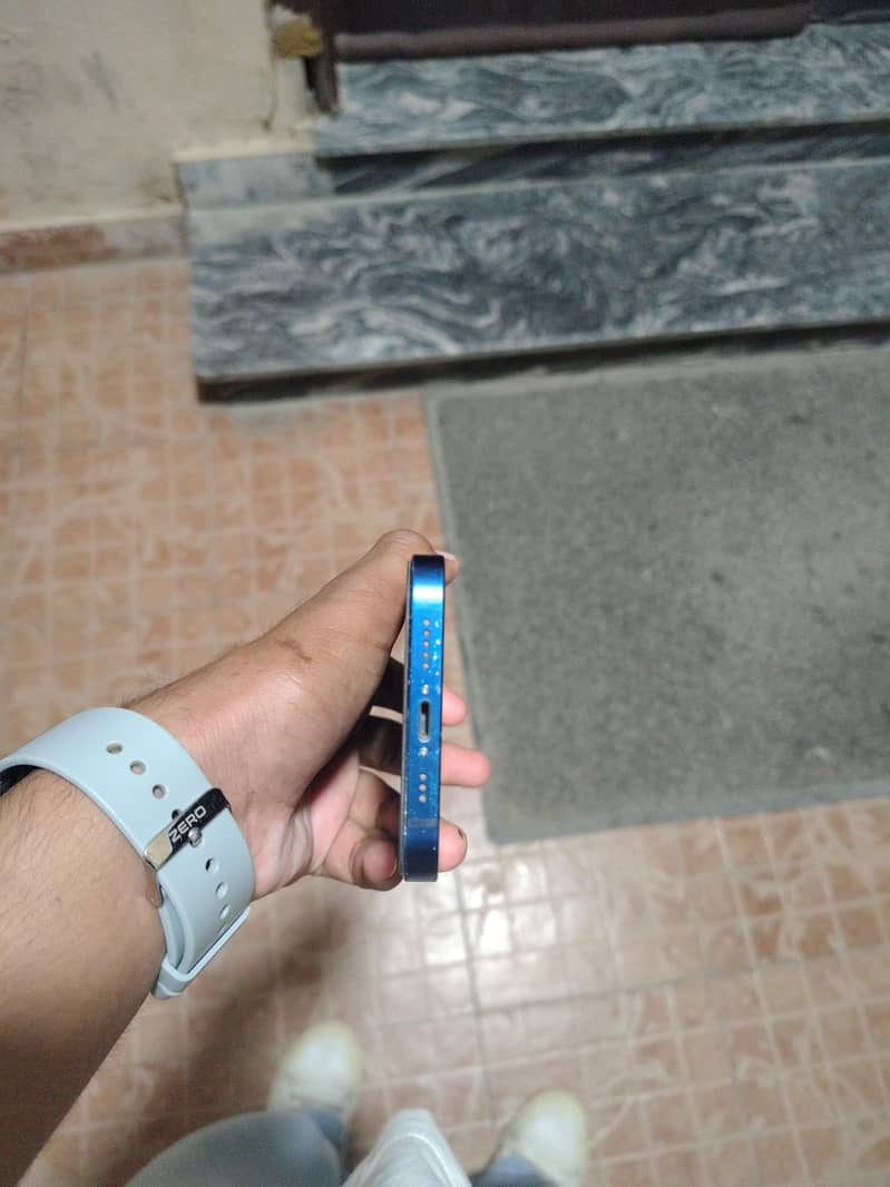 Apple iPhone 12 1