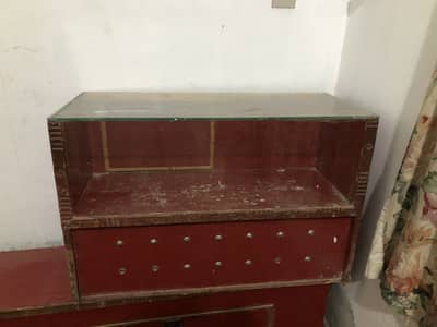 1 showcase : 1 seat