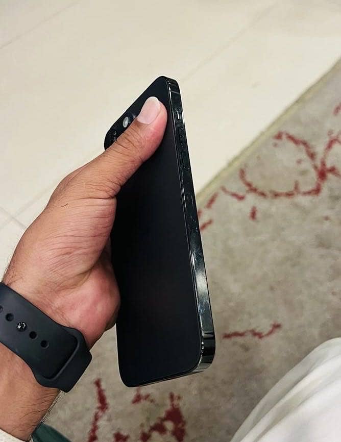 Apple iPhone 14 Pro Max 4
