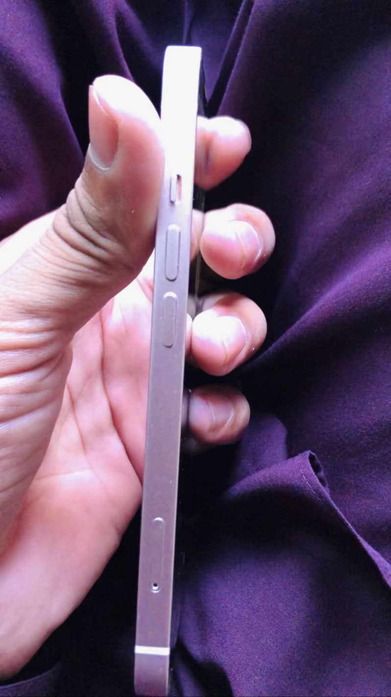 Apple iPhone 13 4