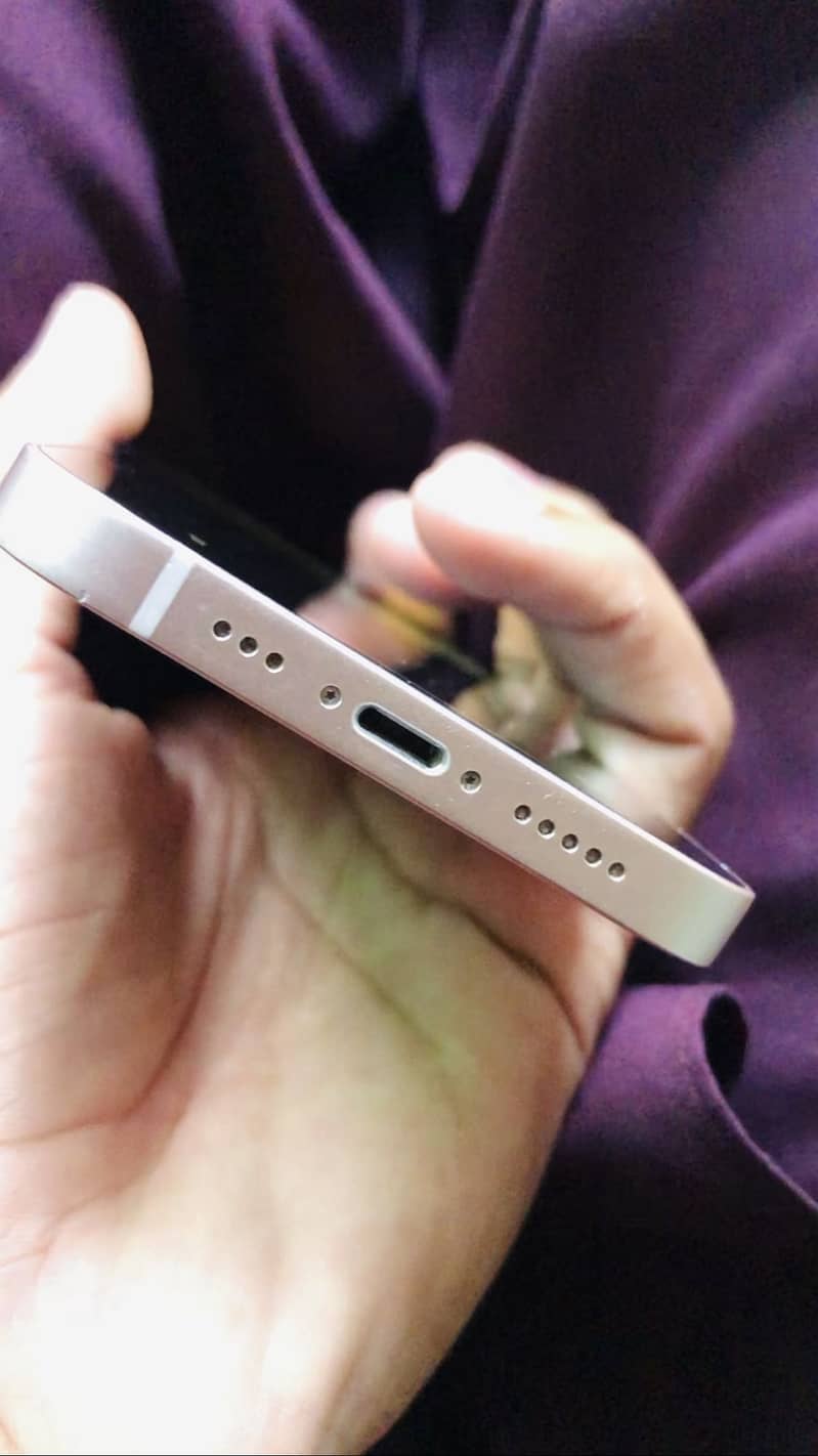 Apple iPhone 13 5