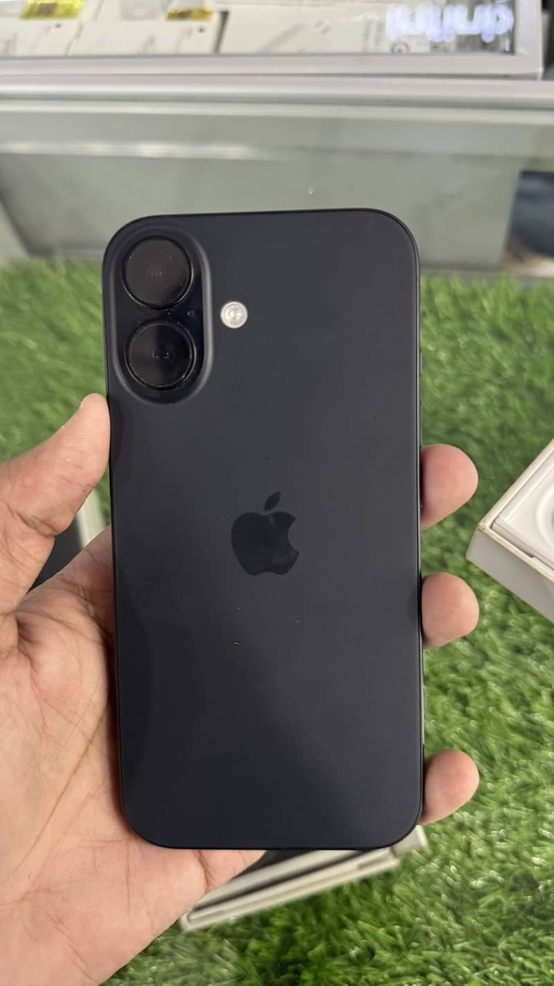 Apple iPhone 16 0